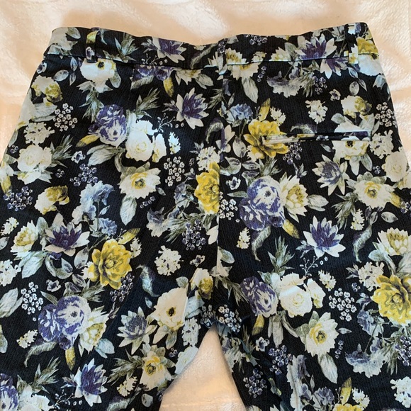 H&M FLORAL PANTS - Picture 3 of 5
